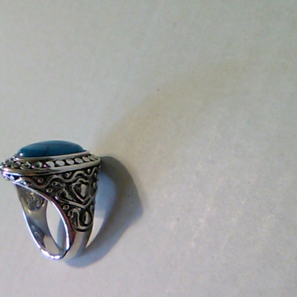 Nwot  silver faux turquoise ring - Picture 2 of 7